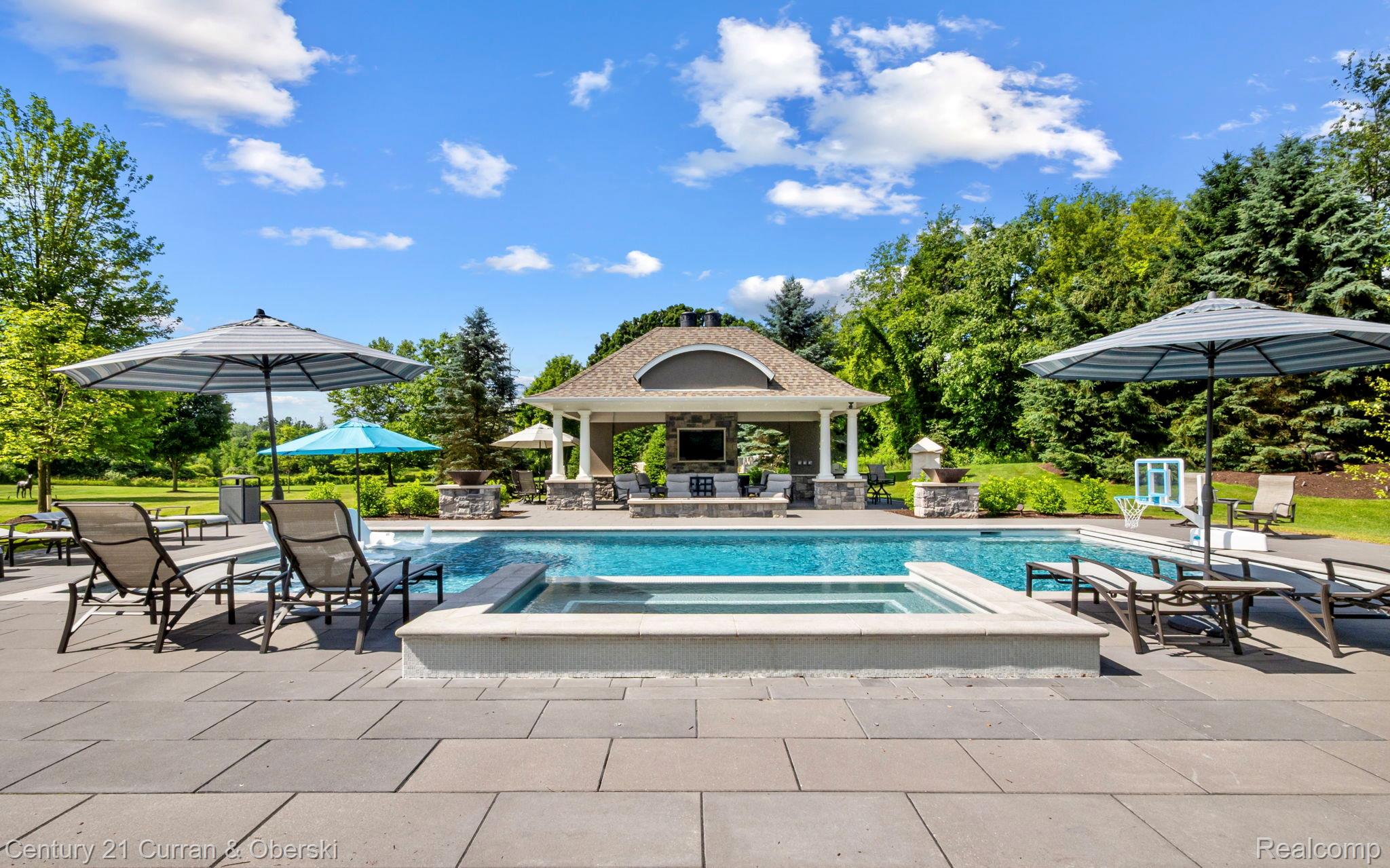 South Lyon, Michigan, 48178, United States, 6 Bedrooms Bedrooms, ,8 BathroomsBathrooms,Residential,For Sale,1914337