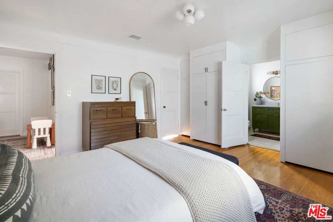 Los Angeles, California, 90027, United States, 4 Bedrooms Bedrooms, ,3 BathroomsBathrooms,Residential,For Sale,1989477