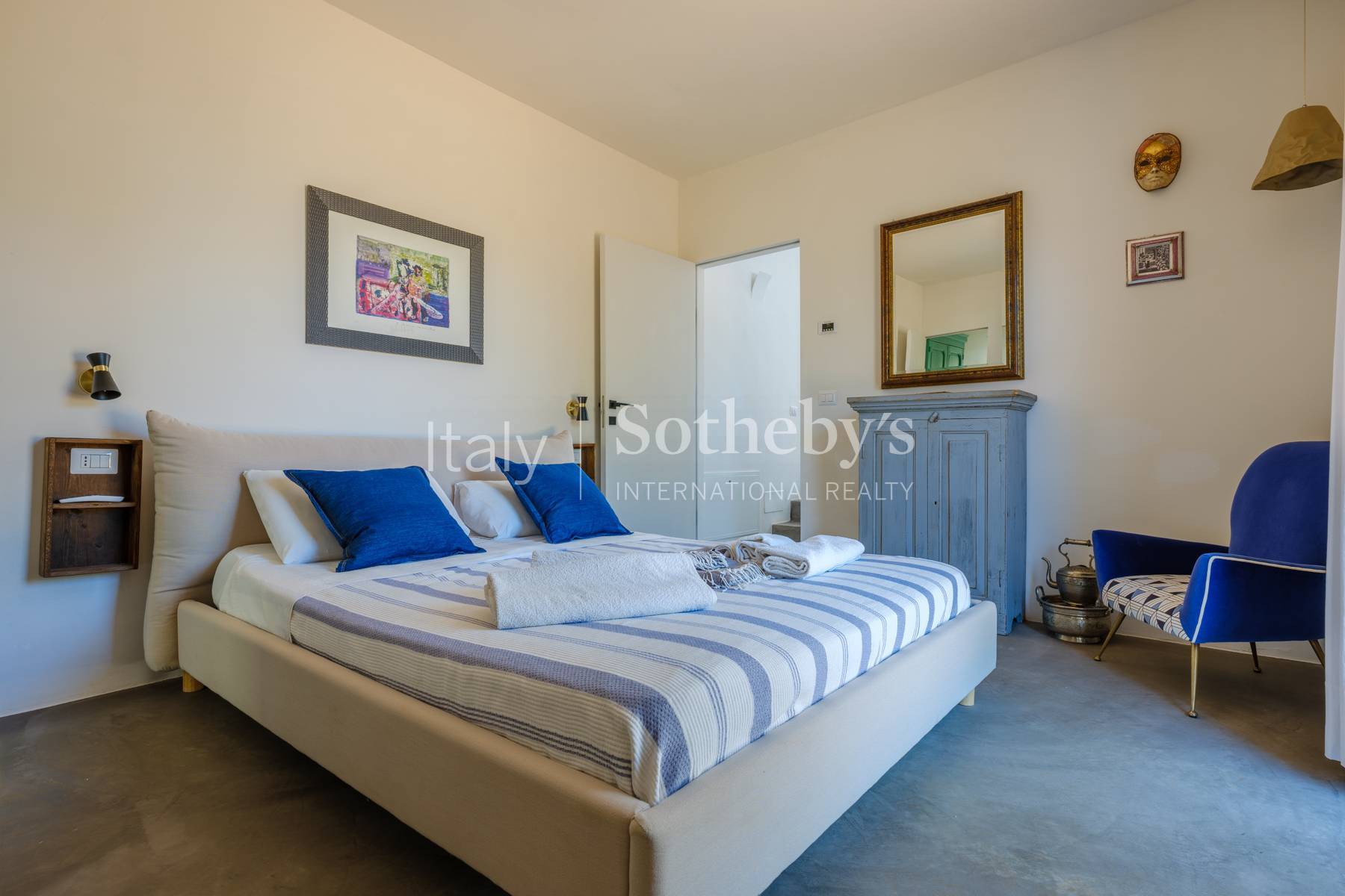  Authentic Trulli with Panoramic Ground in the Valle d