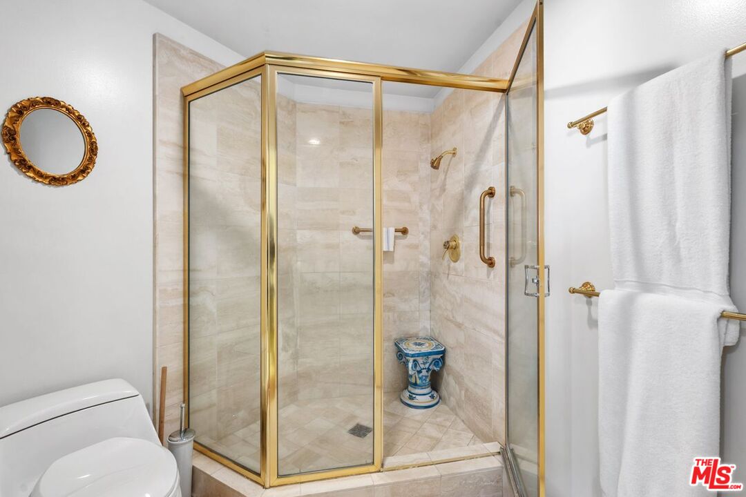 Los Angeles, California, 90024, United States, 2 Bedrooms Bedrooms, ,3 BathroomsBathrooms,Residential,For Sale,1993484