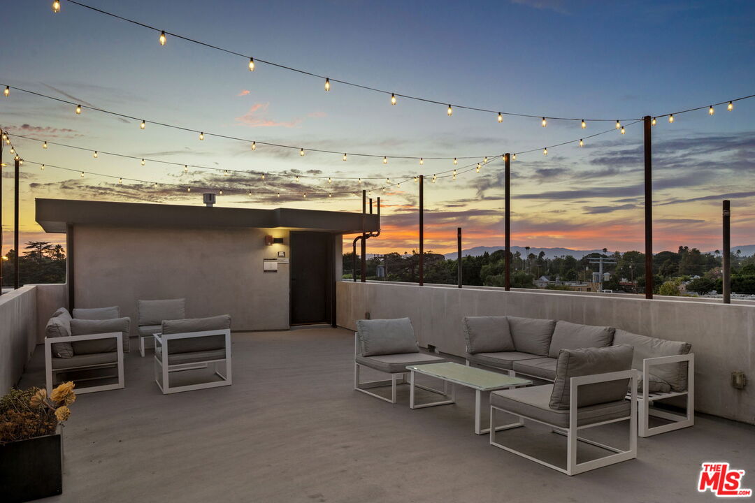 Valley Village, California, 91607, United States, 25 Bedrooms Bedrooms, ,Residential,For Sale,1932634