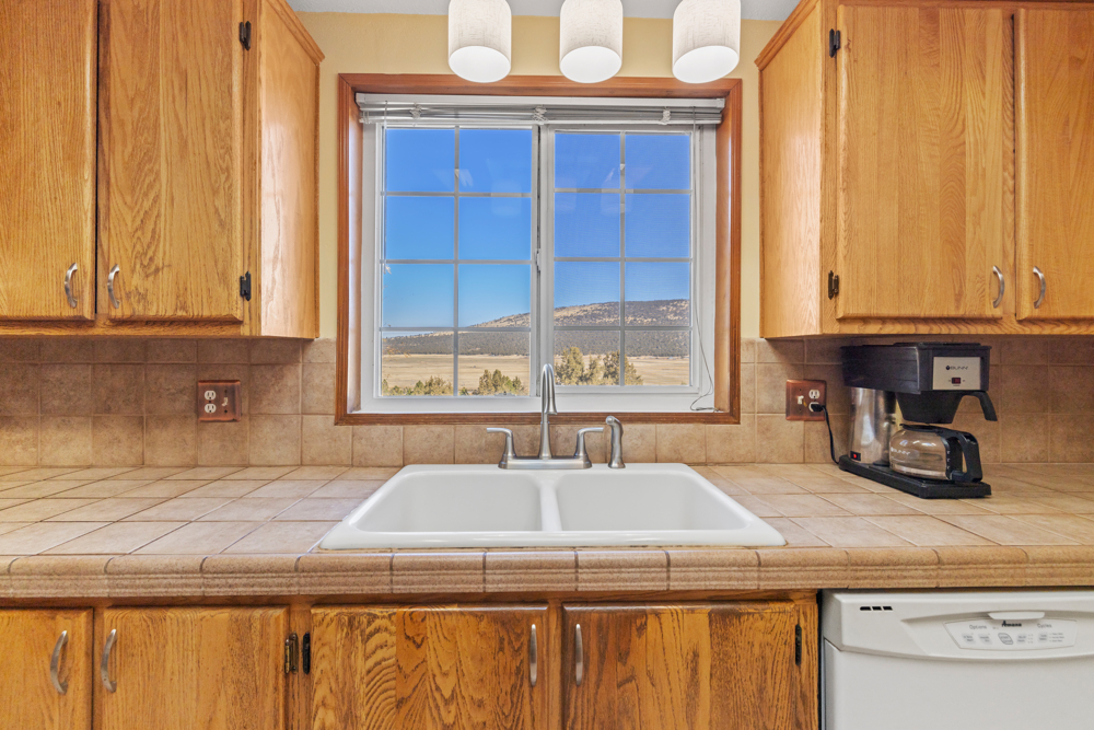 KLAMATH FALLS, Oregon, 97603, United States, 3 Bedrooms Bedrooms, ,2 BathroomsBathrooms,Residential,For Sale,1984310