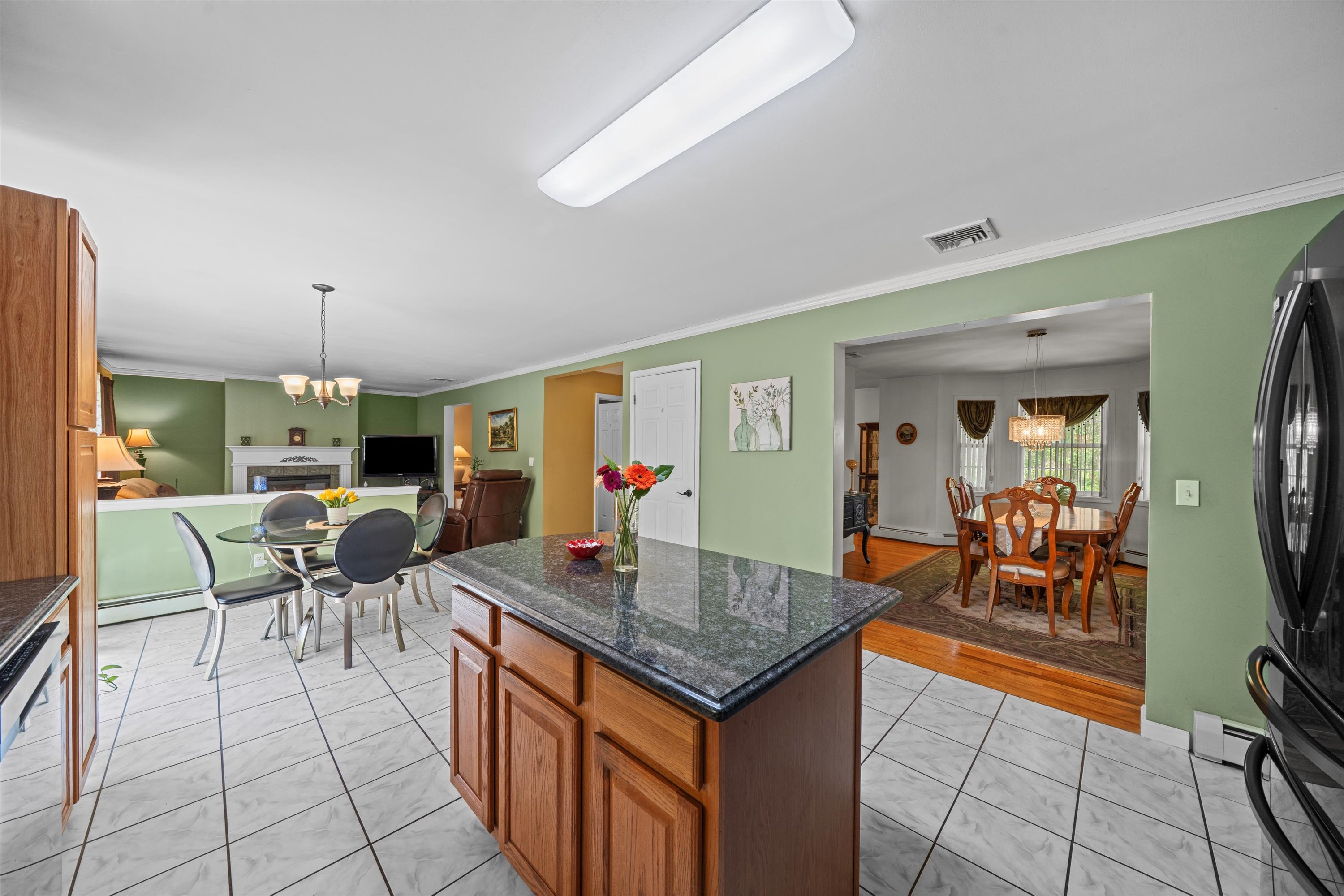 Middletown, New York, 10941, United States, 4 Bedrooms Bedrooms, ,3 BathroomsBathrooms,Residential,For Sale,1861085