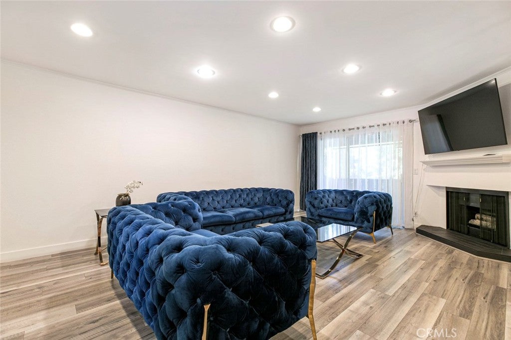 Van Nuys, California, 91411, United States, 2 Bedrooms Bedrooms, ,2 BathroomsBathrooms,Residential,For Sale,1954543