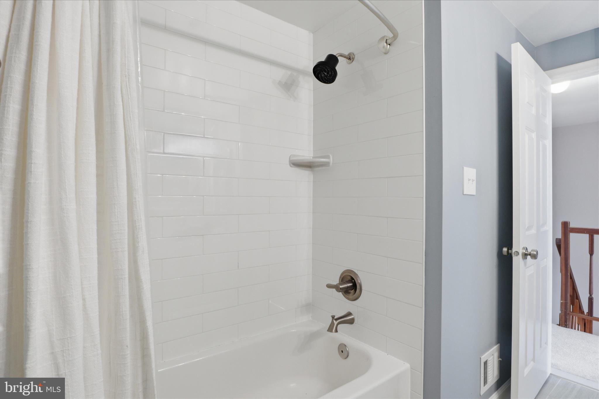 Reston, Virginia, 20194, United States, 2 Bedrooms Bedrooms, ,4 BathroomsBathrooms,Residential,For Sale,2015331