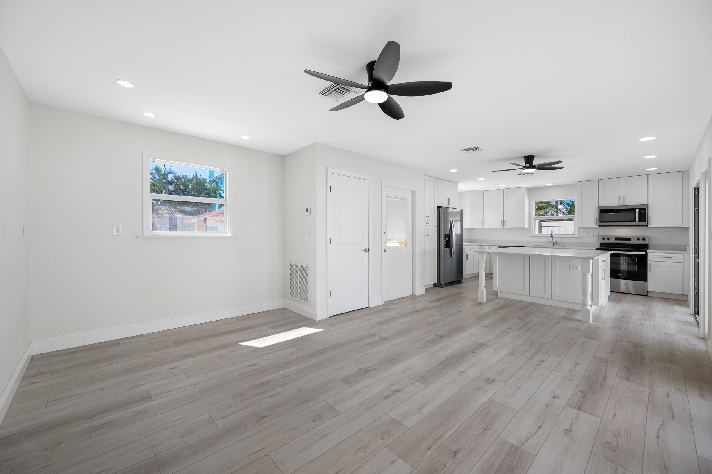 Treasure Island, Florida, 33706, United States, 3 Bedrooms Bedrooms, ,2 BathroomsBathrooms,Residential,For Sale,1983263