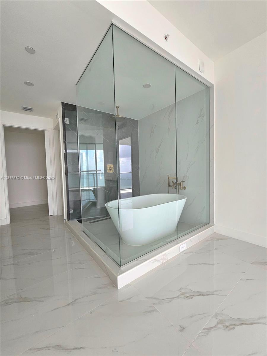 Miami, Florida, 33137, United States, 2 Bedrooms Bedrooms, ,3 BathroomsBathrooms,Residential,For Sale,1903602