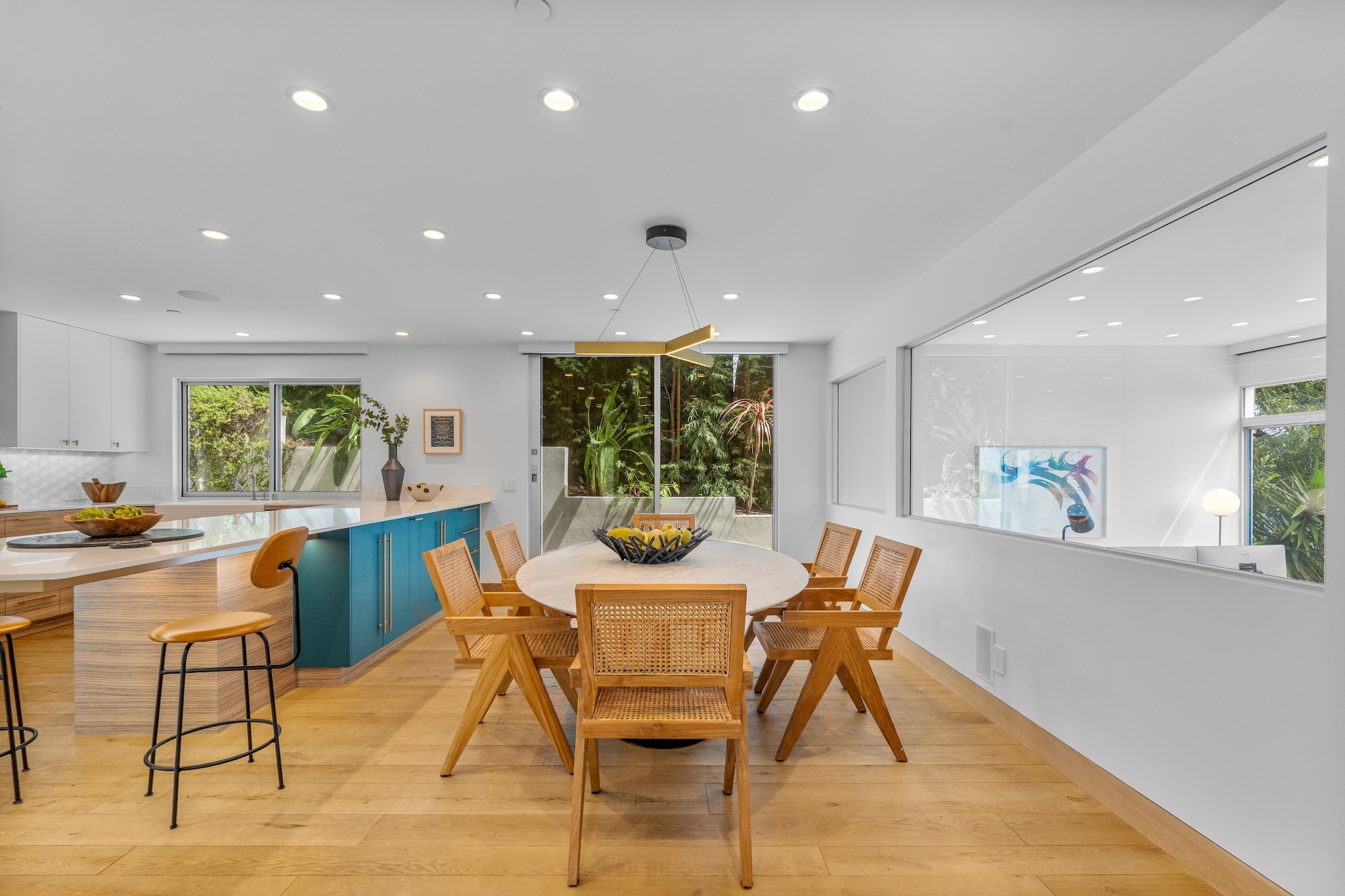  2129 Redcliff St - 物件實景