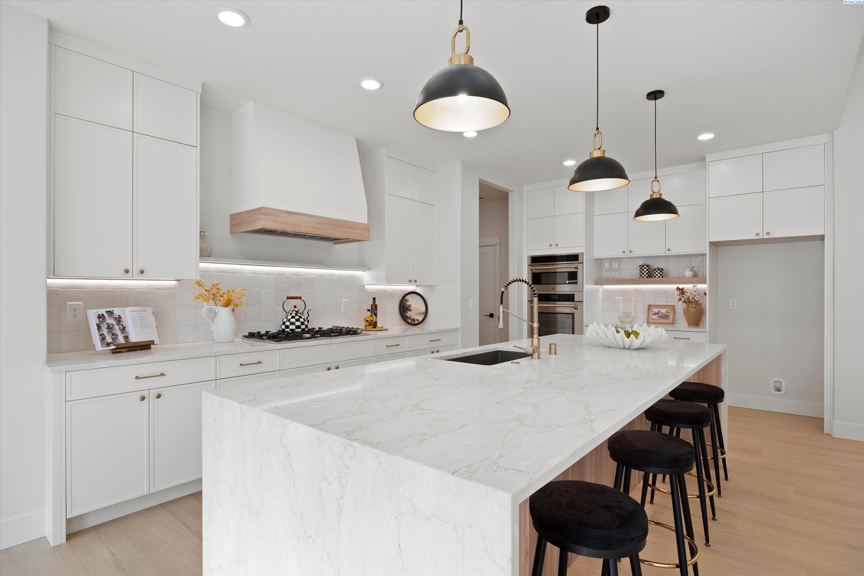 Richland, Washington, 99352, United States, 4 Bedrooms Bedrooms, ,3 BathroomsBathrooms,Residential,For Sale,1991503