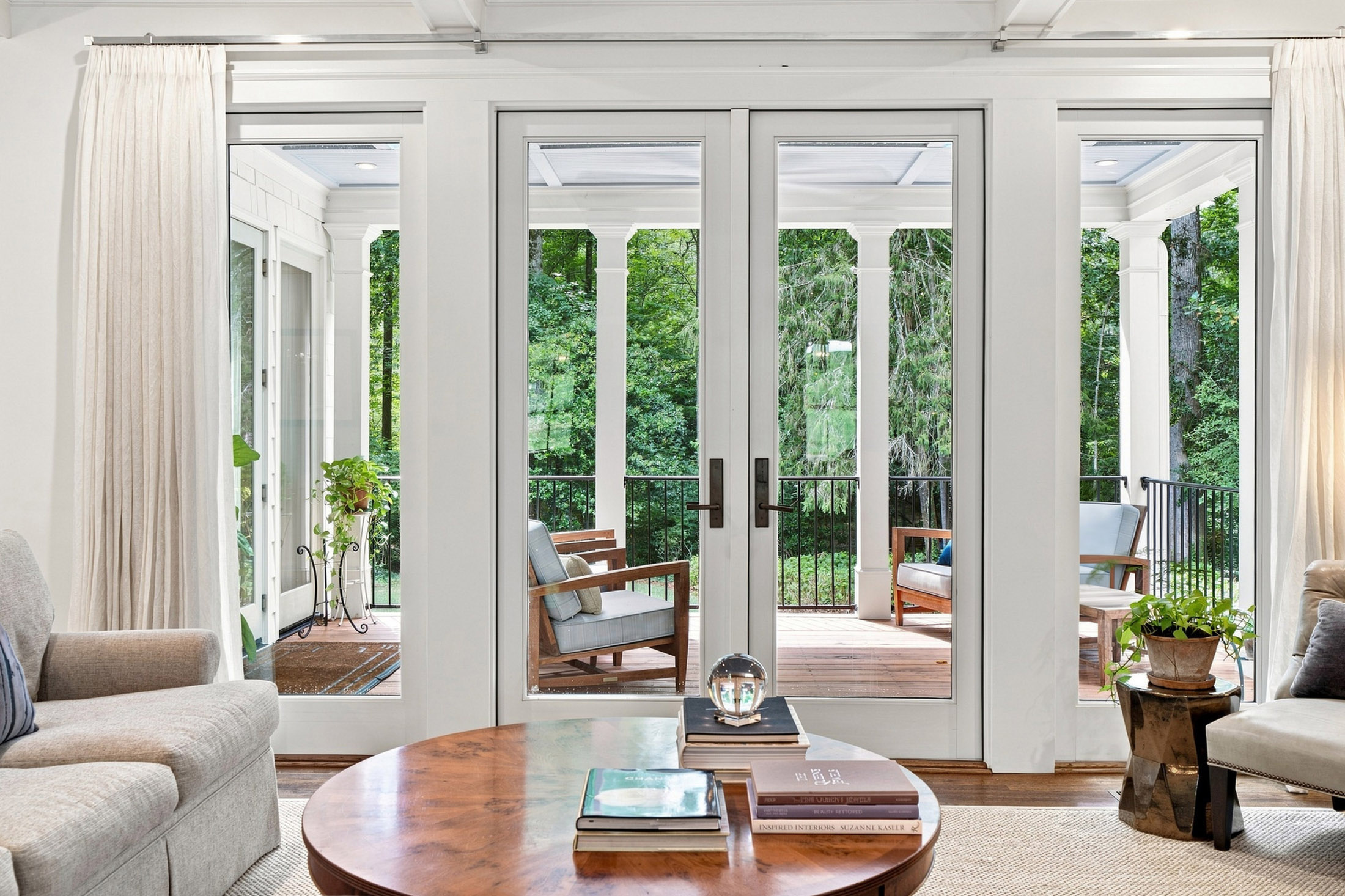 Thoughtfully Designed and Renovated Home in Londonberry Estates - 物件實景