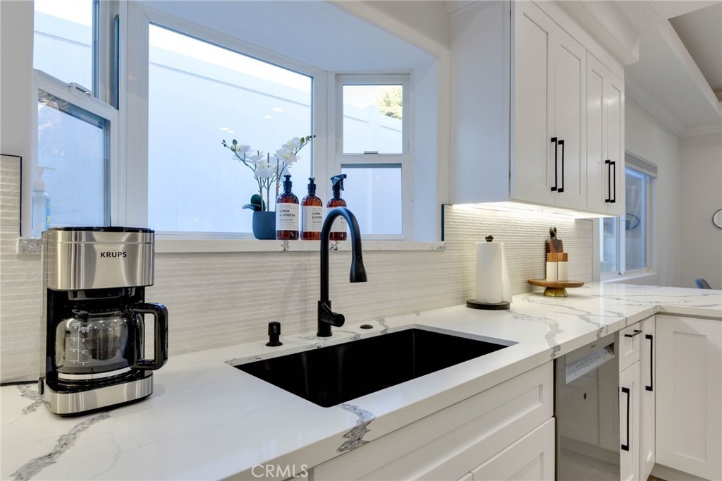 Woodland Hills, California, 91364, United States, 4 Bedrooms Bedrooms, ,3 BathroomsBathrooms,Residential,For Sale,1982021