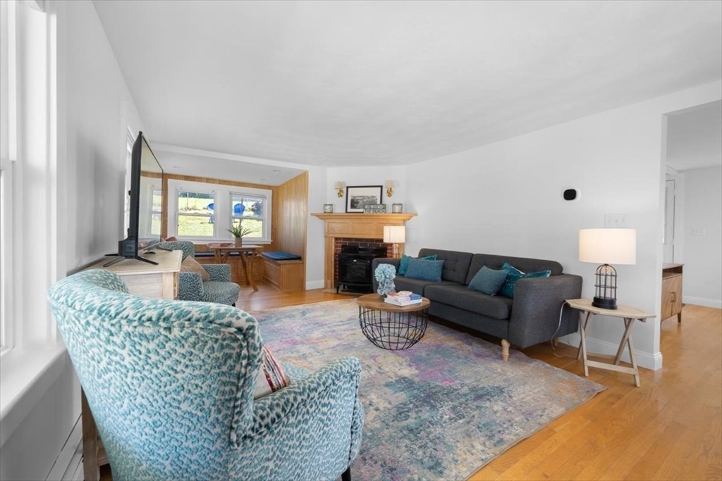 Hull, Massachusetts, 02045, United States, 4 Bedrooms Bedrooms, ,1 BathroomBathrooms,Residential,For Sale,1919766