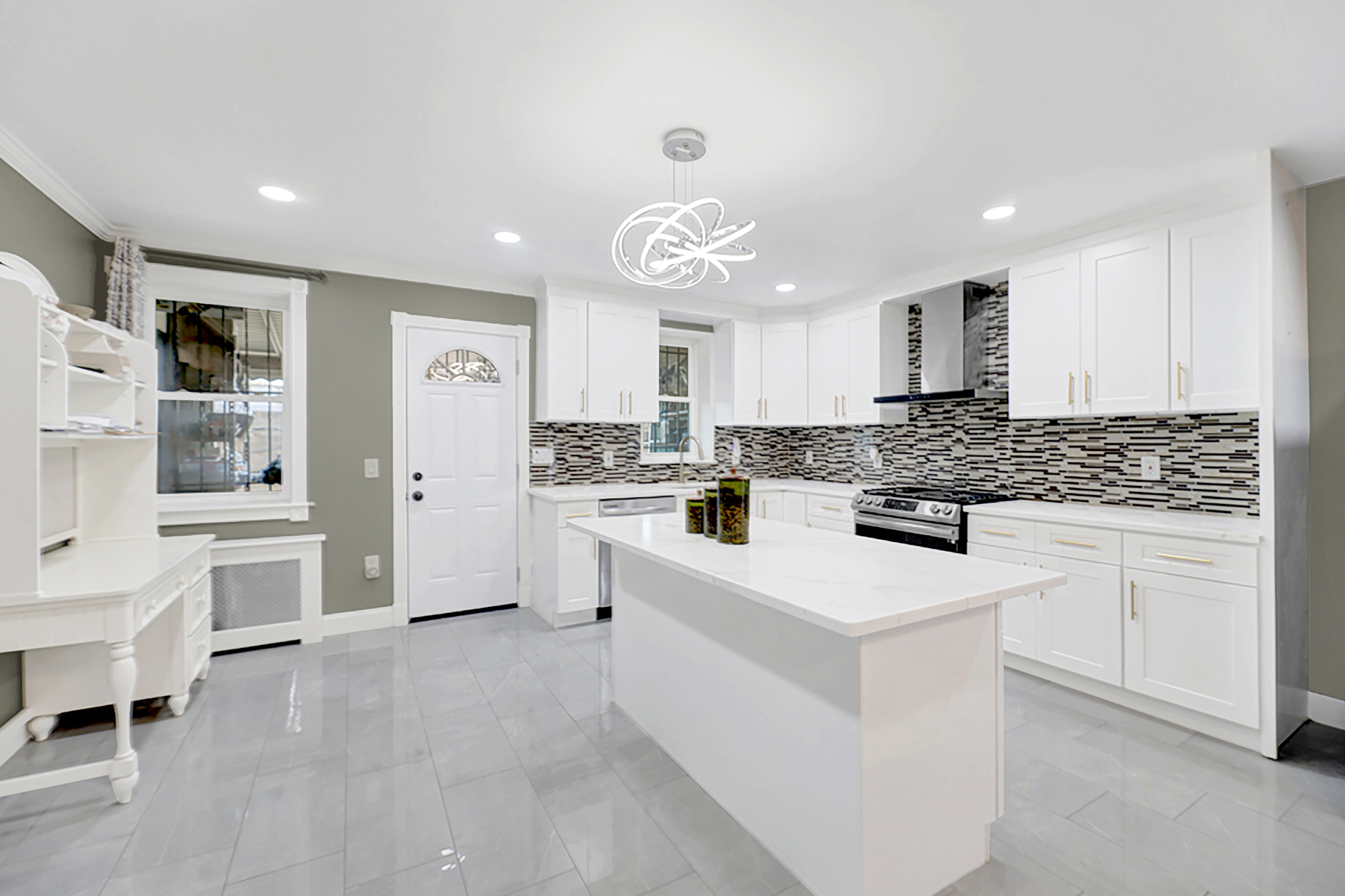 Brooklyn, New York, 11234, United States, 5 Bedrooms Bedrooms, ,3 BathroomsBathrooms,Residential,For Sale,1976876