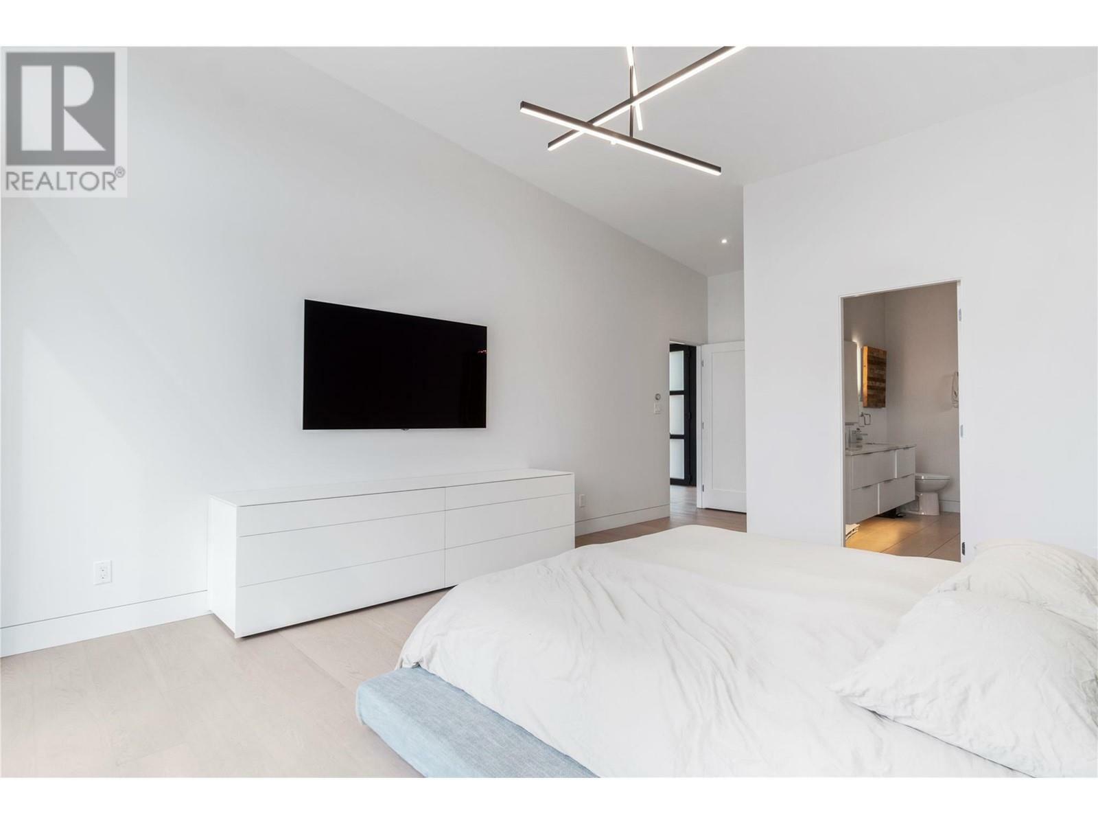 ANGLEMONT, British Columbia, V0E 1M8, CA, 5 Bedrooms Bedrooms, ,3 BathroomsBathrooms,Residential,For Sale,1836909