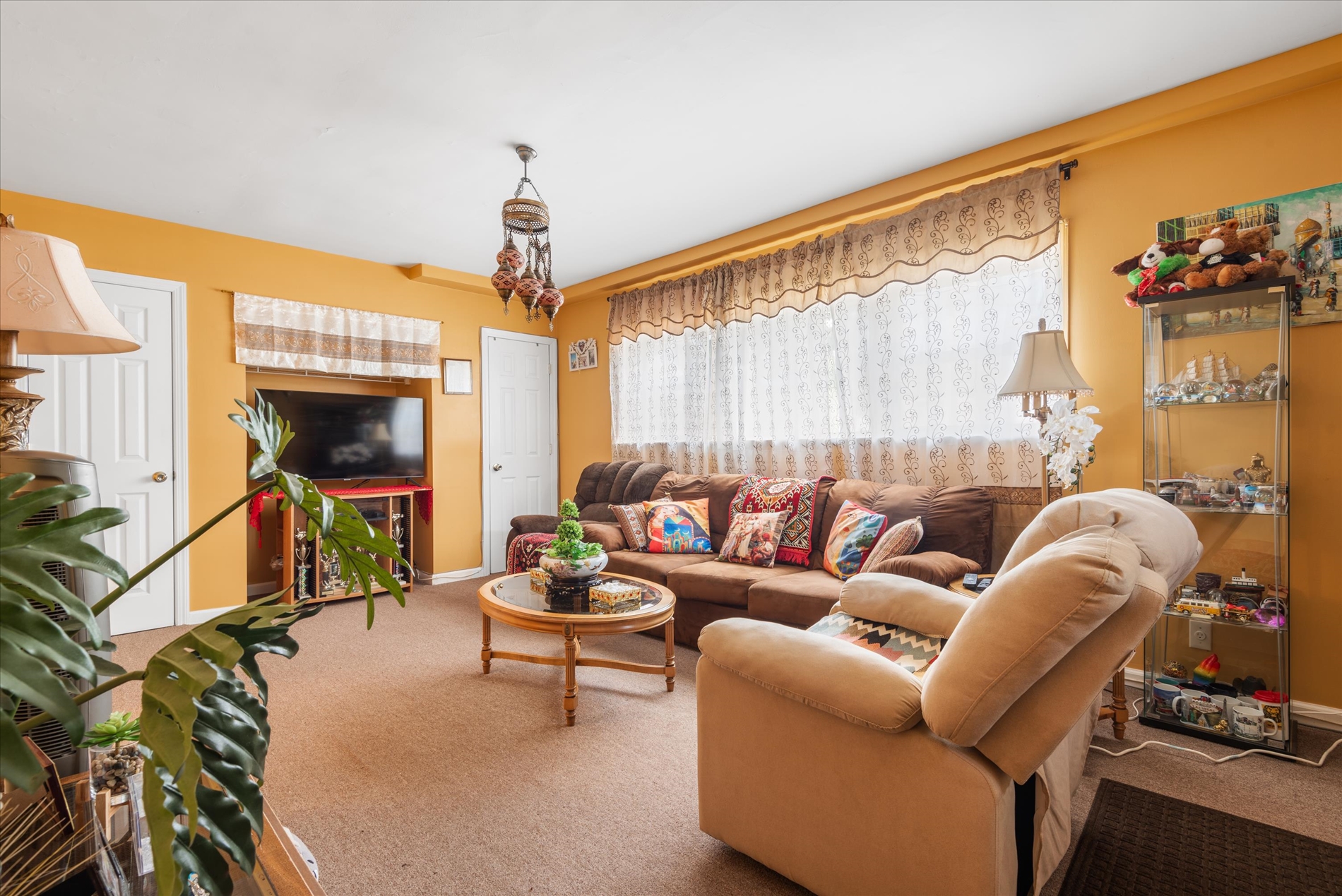 Howard Beach, New York, 11414, United States, 4 Bedrooms Bedrooms, ,3 BathroomsBathrooms,Residential,For Sale,1835164