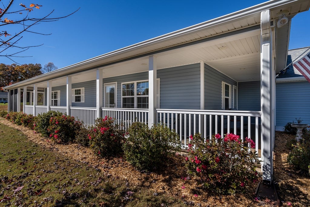 Blue Ridge, Georgia, 30513, United States, 3 Bedrooms Bedrooms, ,2 BathroomsBathrooms,Residential,For Sale,1987936