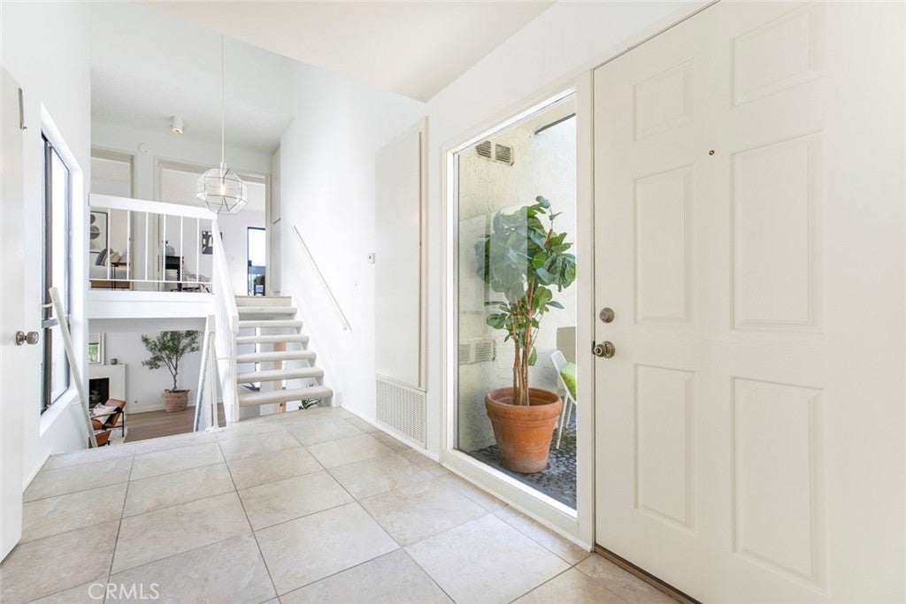 Glendale, California, 91206, United States, 2 Bedrooms Bedrooms, ,3 BathroomsBathrooms,Residential,For Sale,1941682