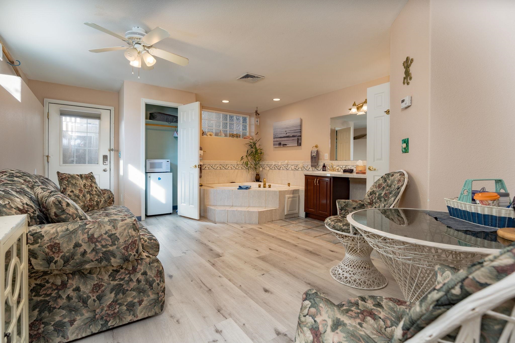 Palisade, Colorado, 81526, United States, 5 Bedrooms Bedrooms, ,6 BathroomsBathrooms,Residential,For Sale,2007514