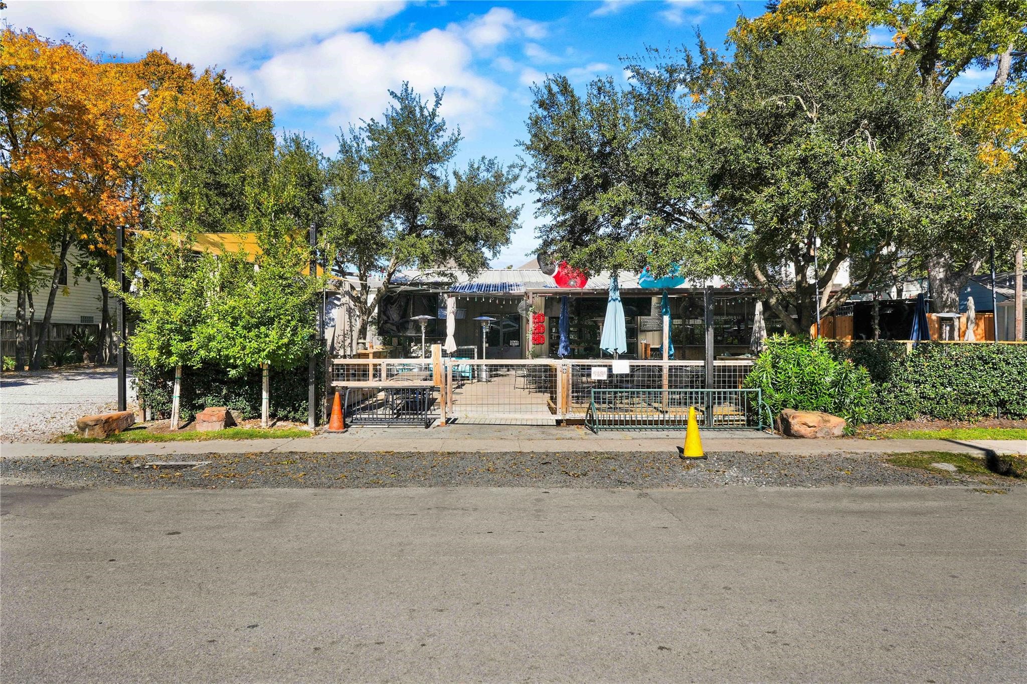  5646 Larkin Street - 物件實景