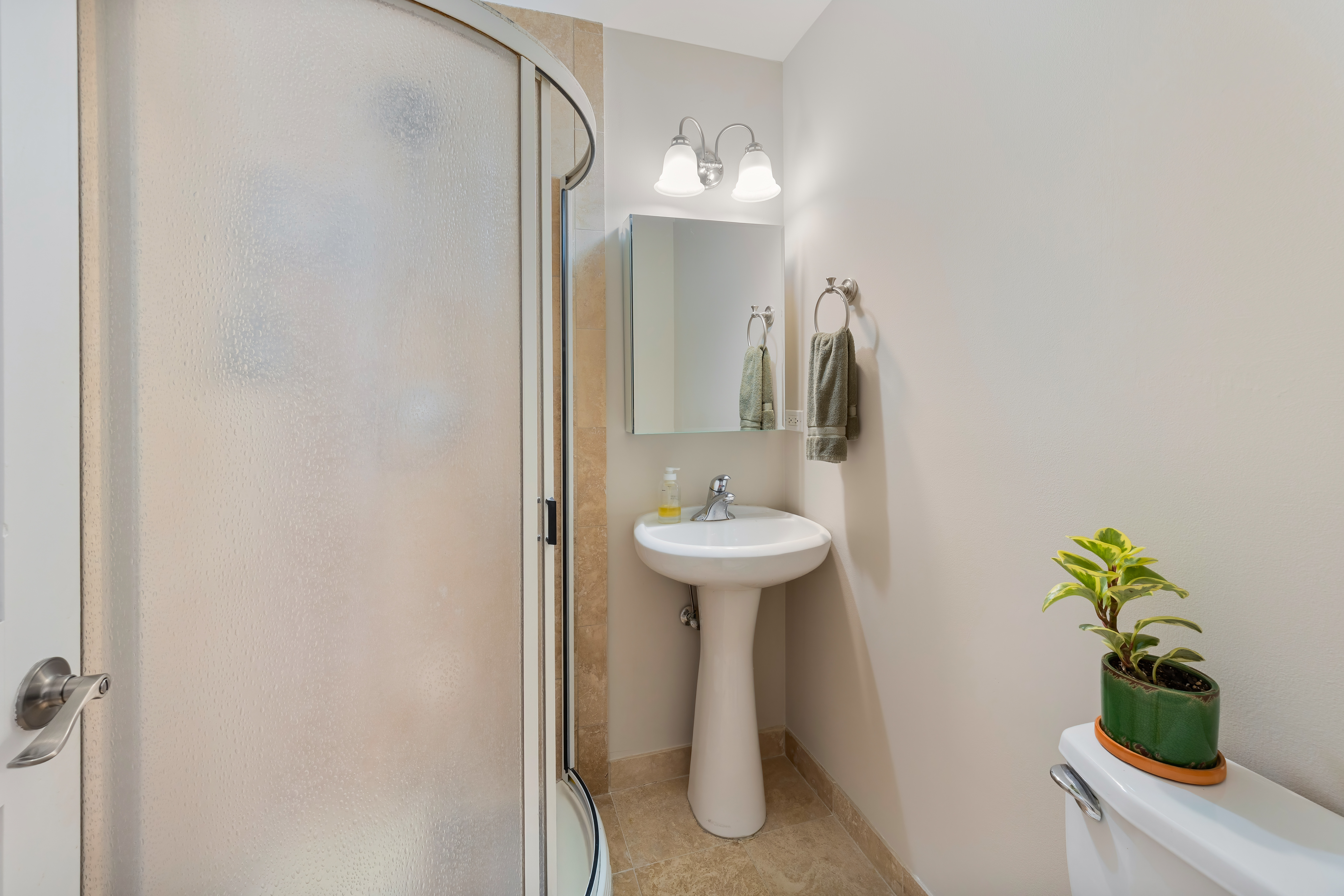  Welcome to the Penthouse at 832 N Washtenaw - 物件實景