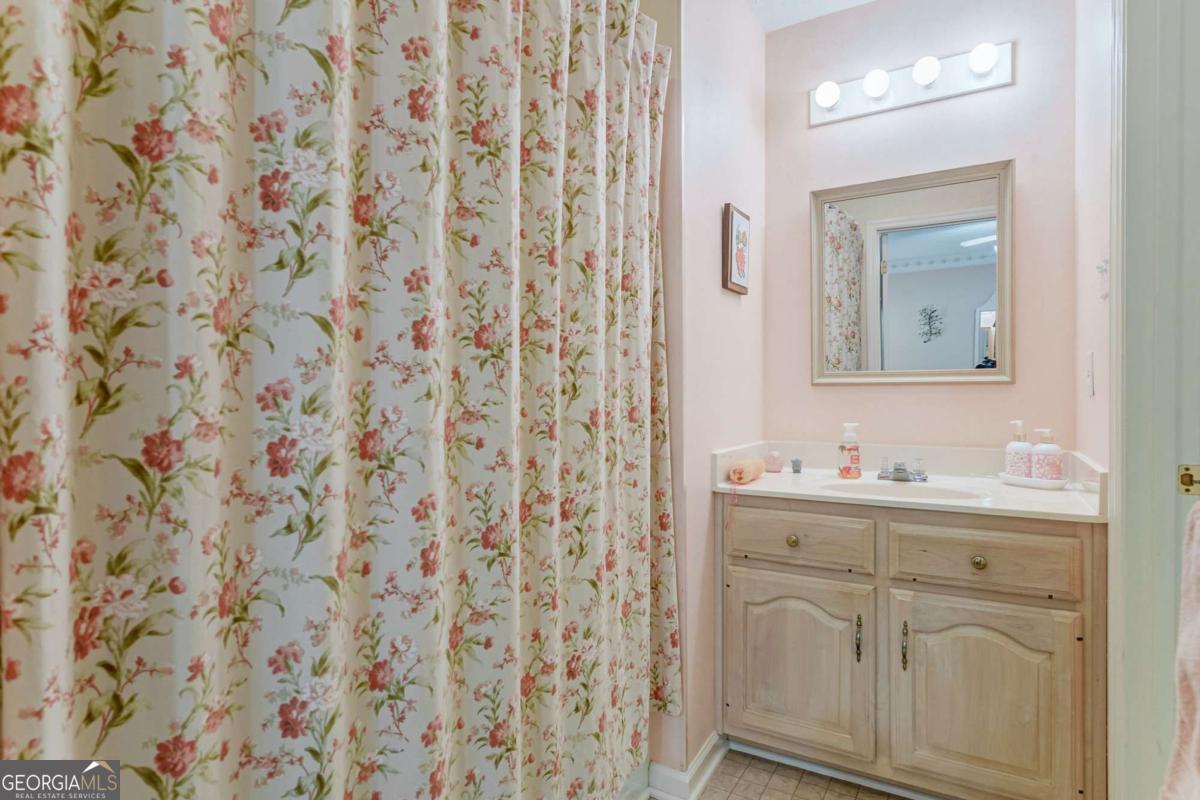 Comer, Georgia, 30629, United States, 5 Bedrooms Bedrooms, ,3 BathroomsBathrooms,Residential,For Sale,1991082