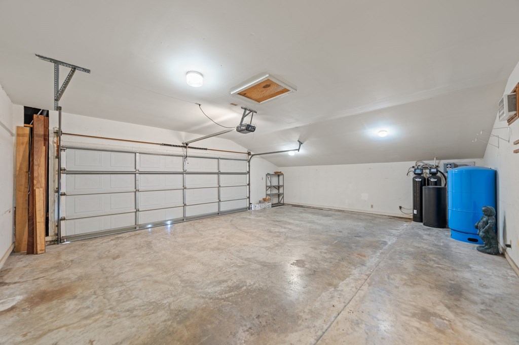 Kerrville, Texas, 78028, United States, 4 Bedrooms Bedrooms, ,5 BathroomsBathrooms,Residential,For Sale,1740072