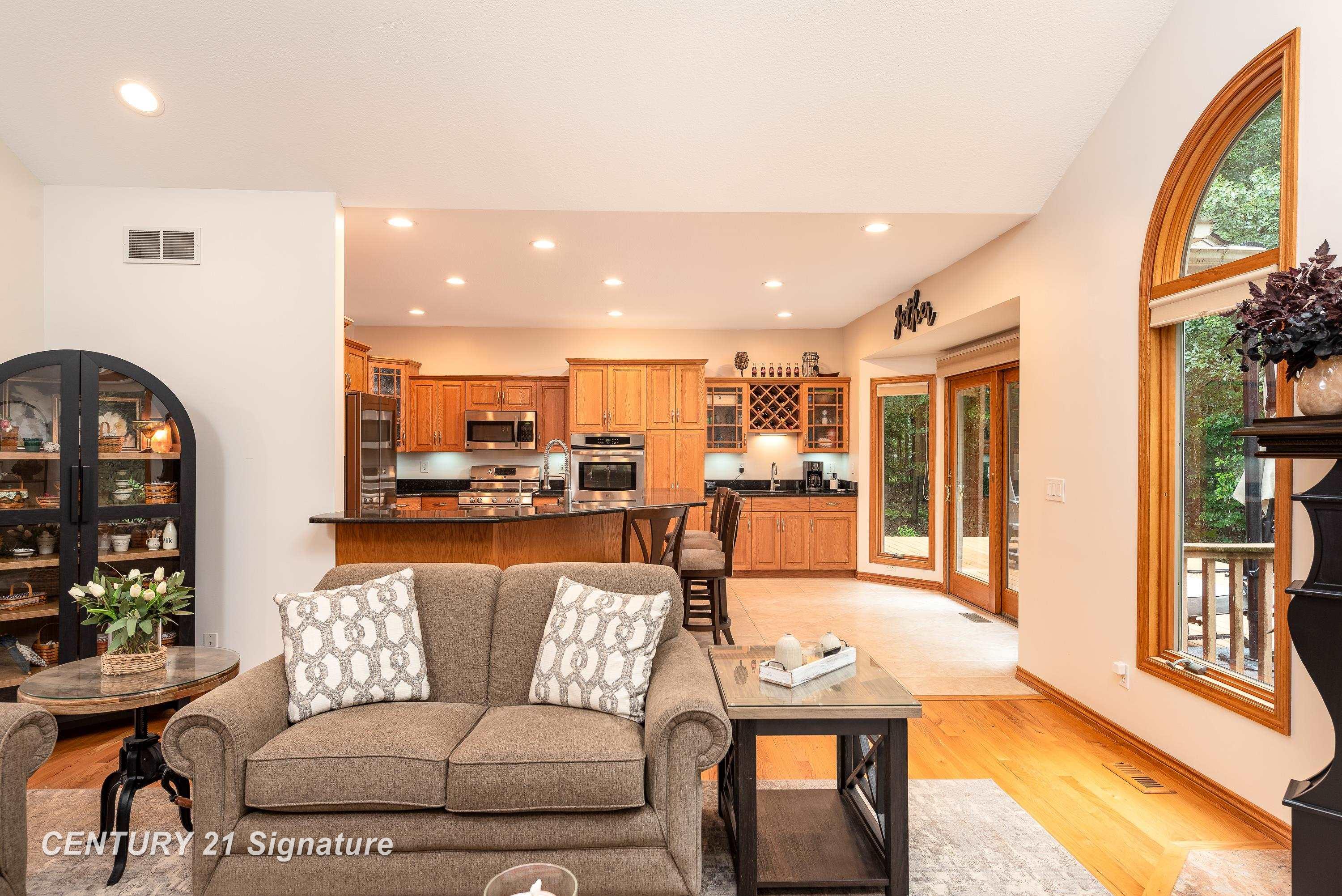 Midland, Michigan, 48642, United States, 4 Bedrooms Bedrooms, ,4 BathroomsBathrooms,Residential,For Sale,1981161