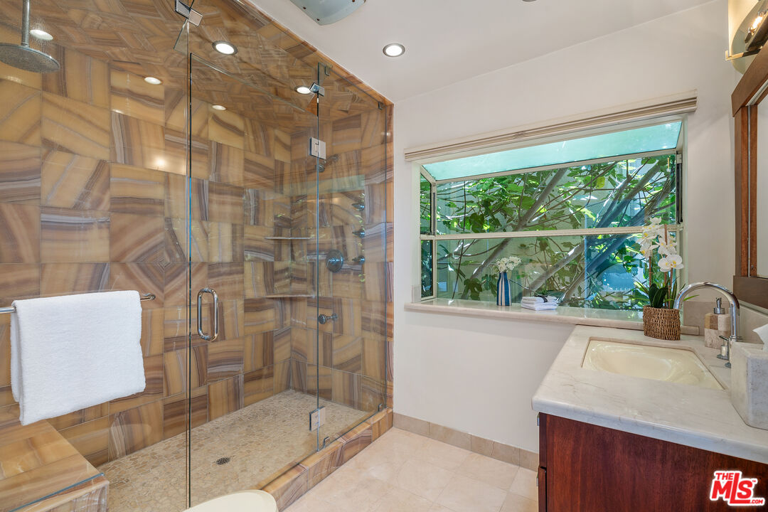 Los Angeles, California, 90027, United States, 3 Bedrooms Bedrooms, ,3 BathroomsBathrooms,Residential,For Sale,1866547
