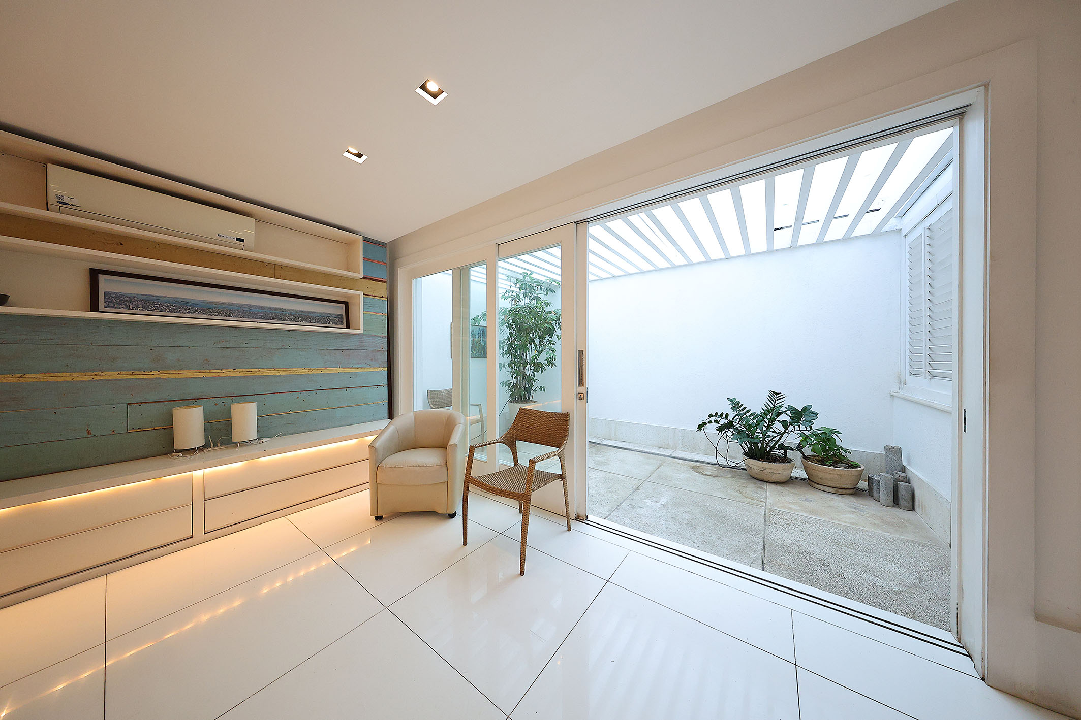  Residence near the beach on a gated street with 24-hour security - 物件實景
