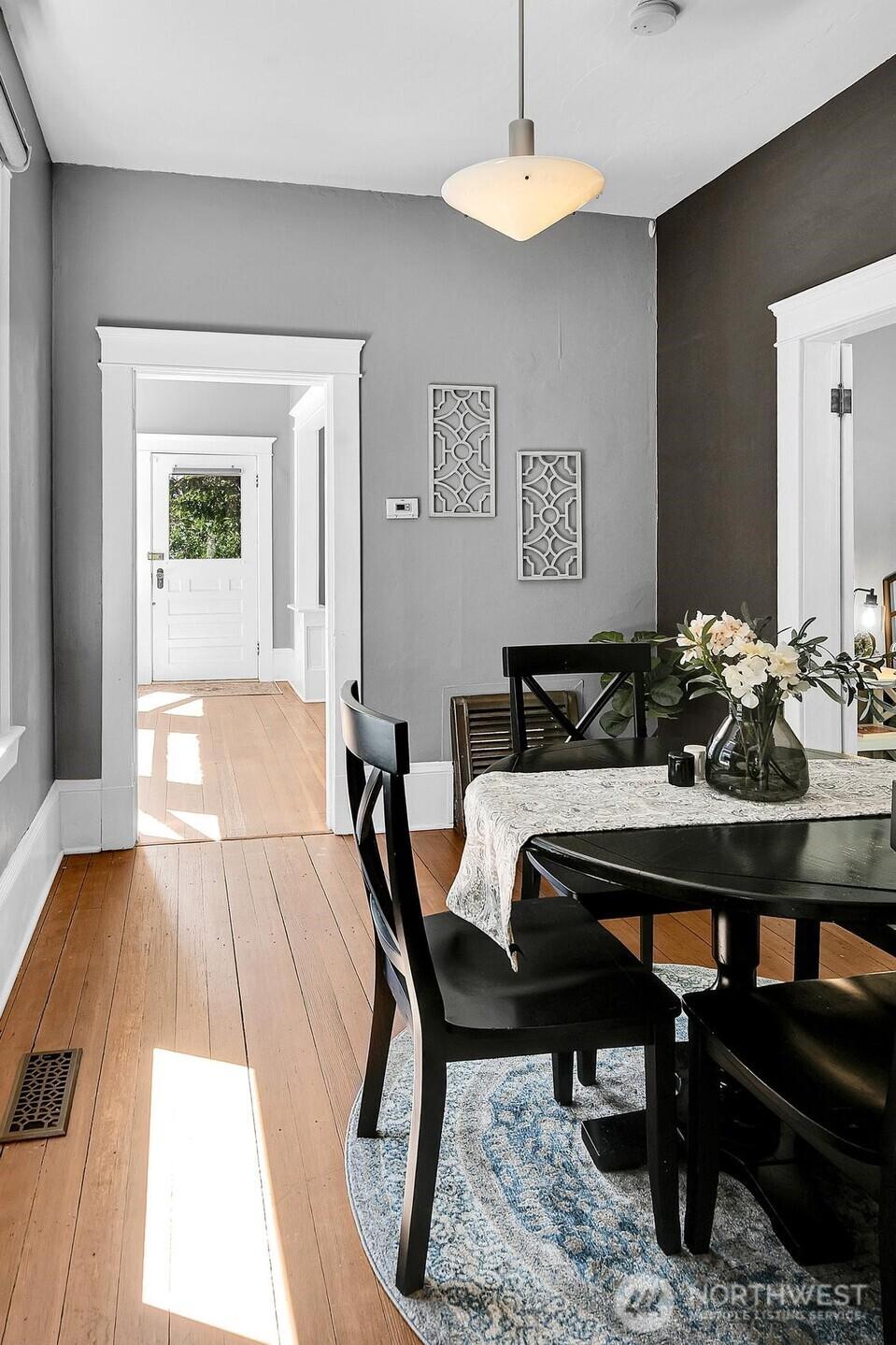 SEATTLE, Washington, 98119, United States, 2 Bedrooms Bedrooms, ,1 BathroomBathrooms,Residential,For Sale,1907615