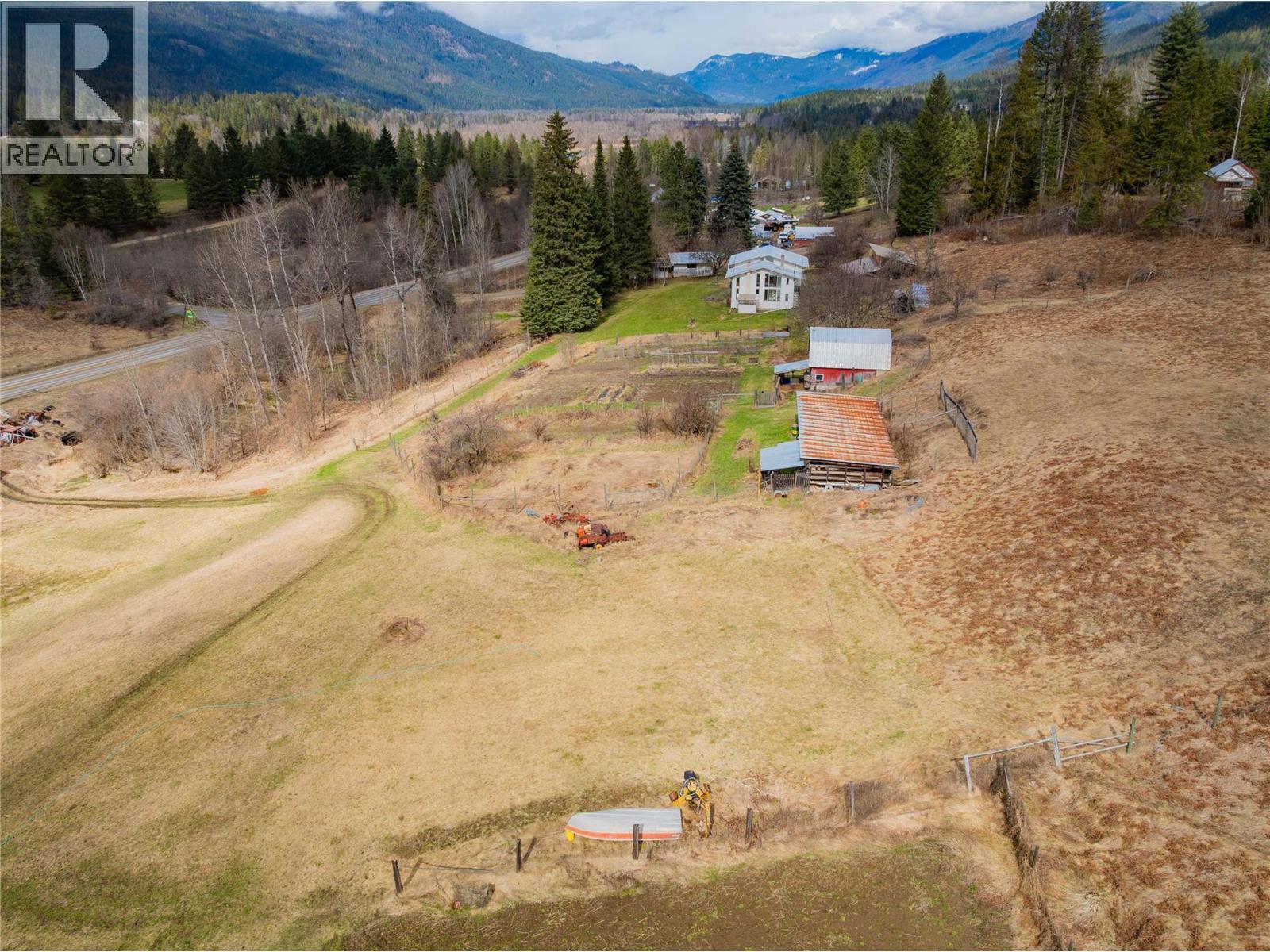 APPLEDALE, British Columbia, V0G 2J0, CA, 5 Bedrooms Bedrooms, ,2 BathroomsBathrooms,Residential,For Sale,1946998