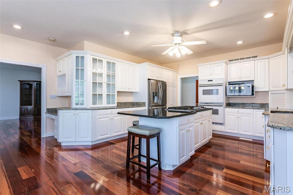 Glen Carbon, Illinois, 62034, United States, 3 Bedrooms Bedrooms, ,4 BathroomsBathrooms,Residential,For Sale,1840876