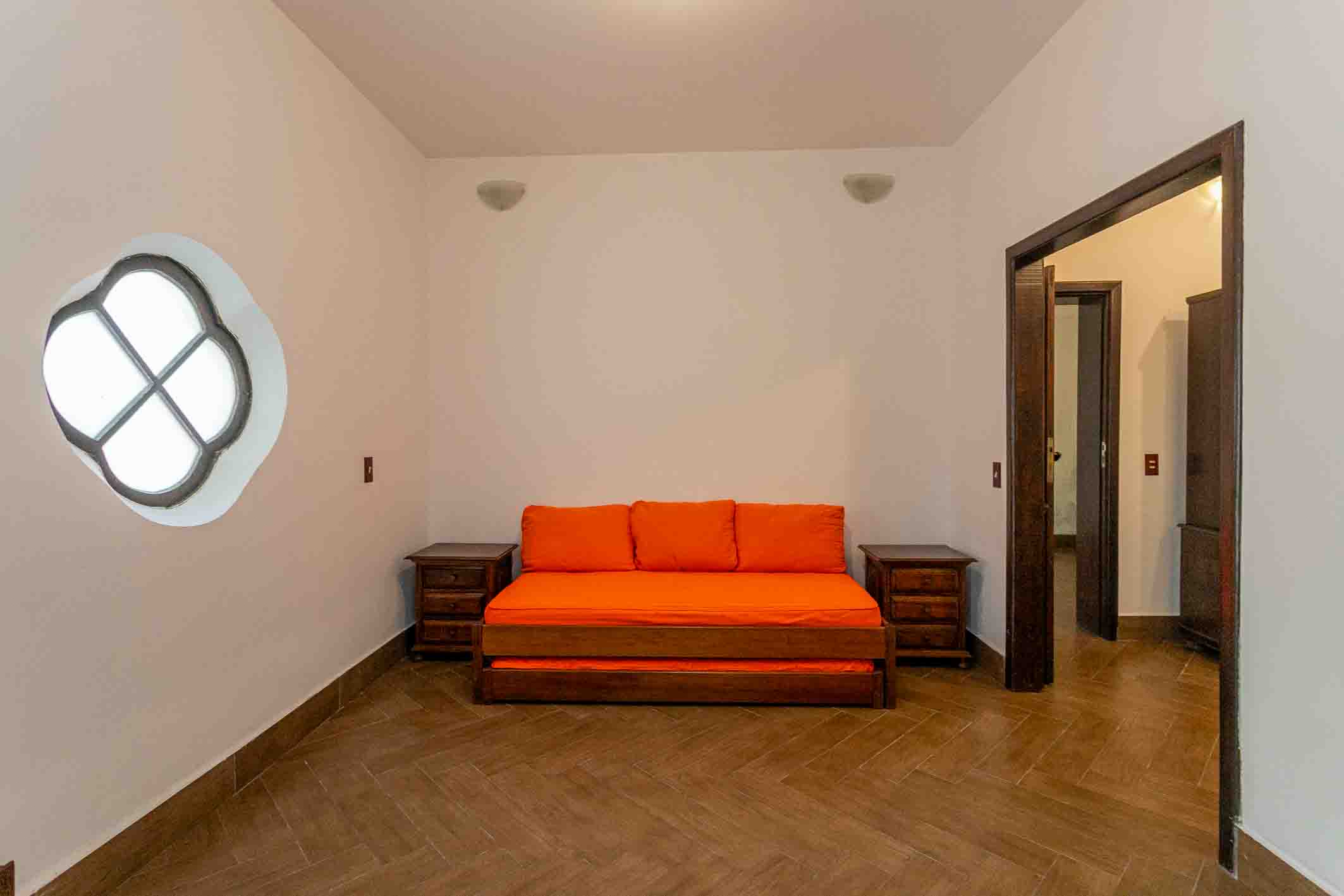  Residence on a quiet street with expansion potential - 物件實景
