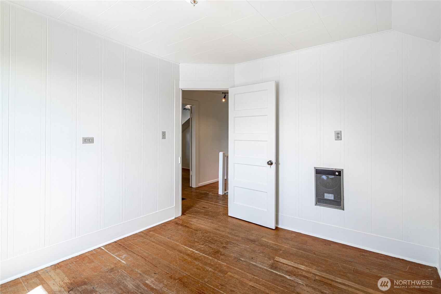 Manson, Washington, 98831, United States, 4 Bedrooms Bedrooms, ,1 BathroomBathrooms,Residential,For Sale,1821067