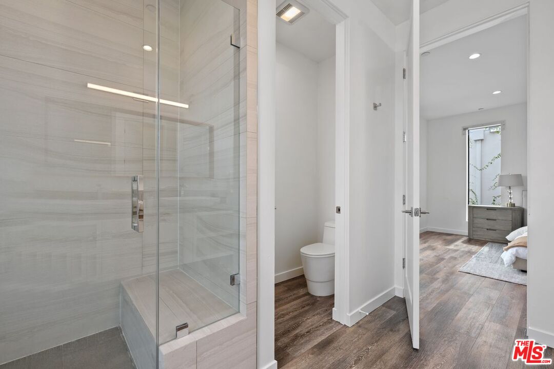 Los Angeles, California, 90025, United States, 9 Bedrooms Bedrooms, ,Residential,For Sale,1940770