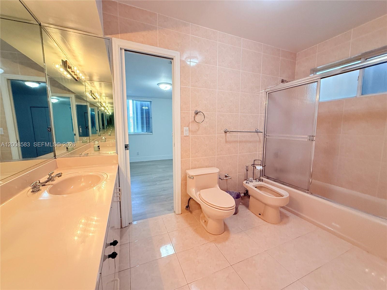 Miami, Florida, 33175, United States, 5 Bedrooms Bedrooms, ,3 BathroomsBathrooms,Residential,For Sale,2040426