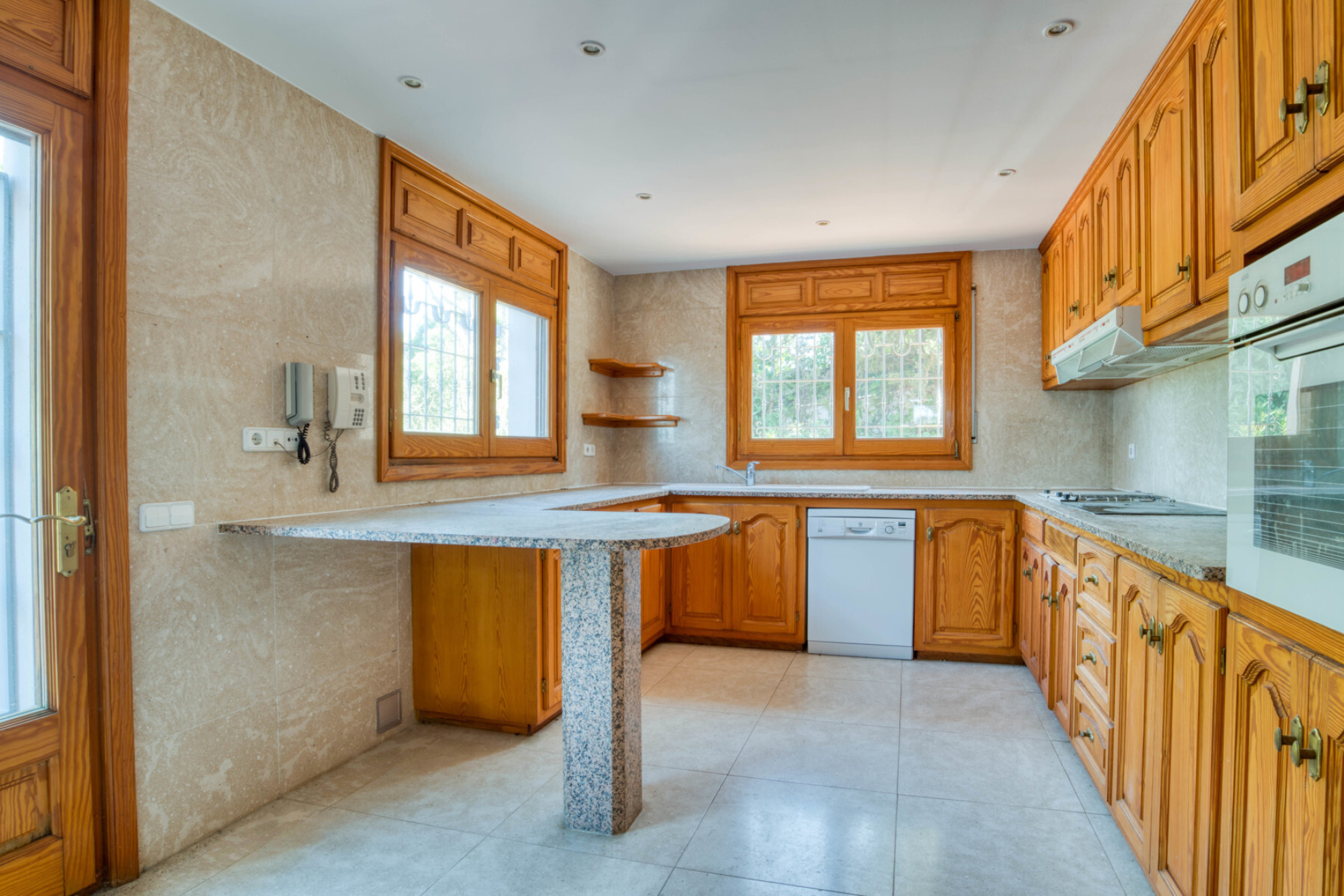  Property with charm and potential with sea and mountain views, Tamariu - 物件實景