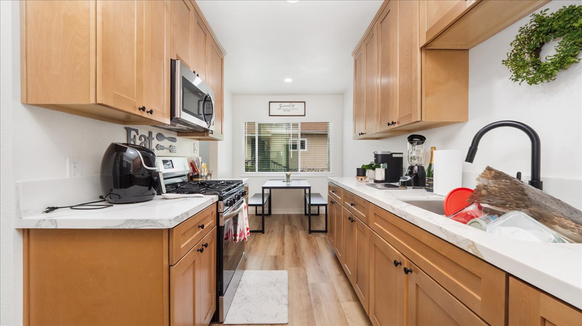 Montebello, California, 90640, United States, 2 Bedrooms Bedrooms, ,2 BathroomsBathrooms,Residential,For Sale,1930342