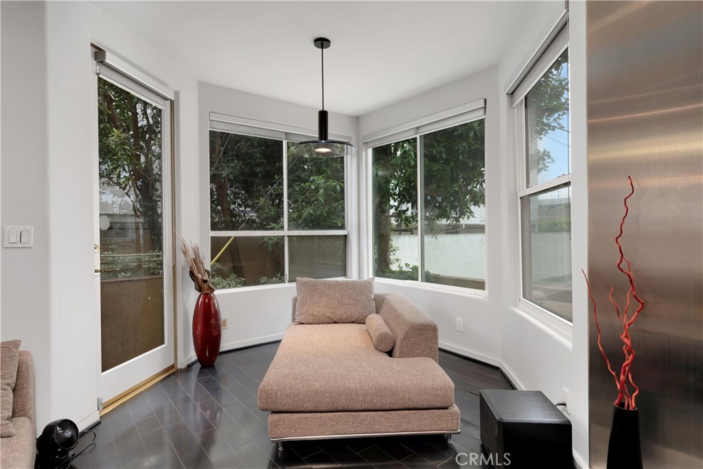 Studio City, California, 91604, United States, 2 Bedrooms Bedrooms, ,3 BathroomsBathrooms,Residential,For Sale,1847940