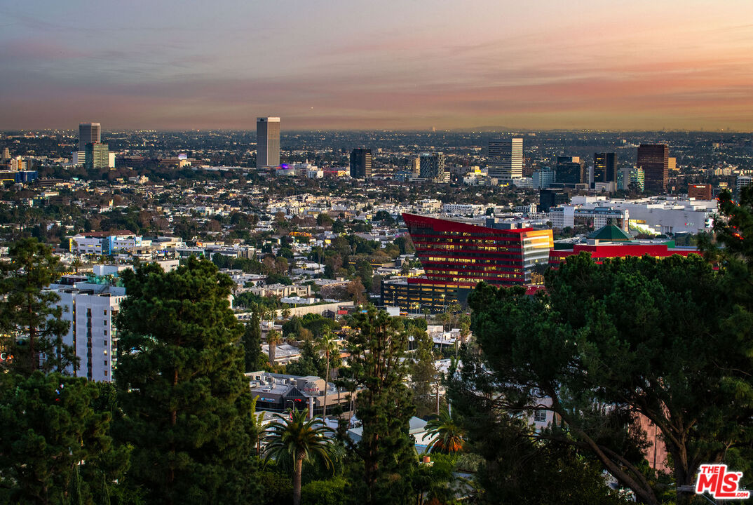 Los Angeles, California, 90069, United States, 4 Bedrooms Bedrooms, ,5 BathroomsBathrooms,Residential,For Sale,1759770