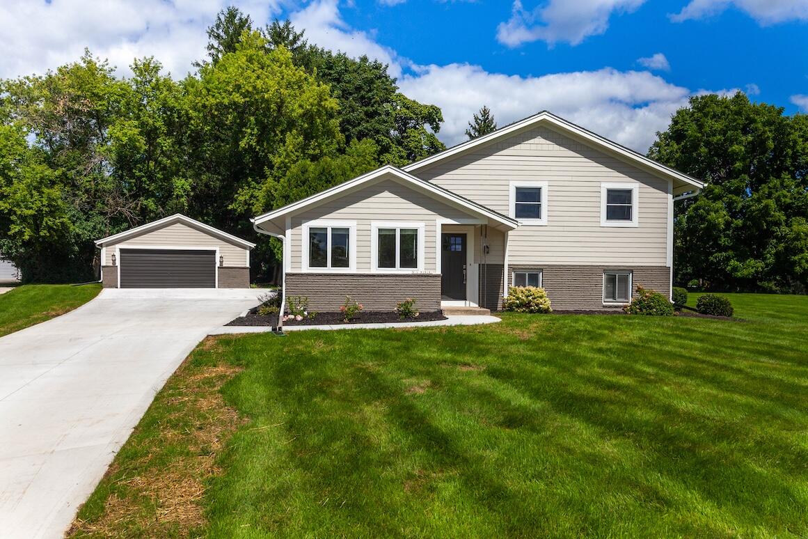 Delafield, Wisconsin, 53072, United States, 3 Bedrooms Bedrooms, ,2 BathroomsBathrooms,Residential,For Sale,1927266