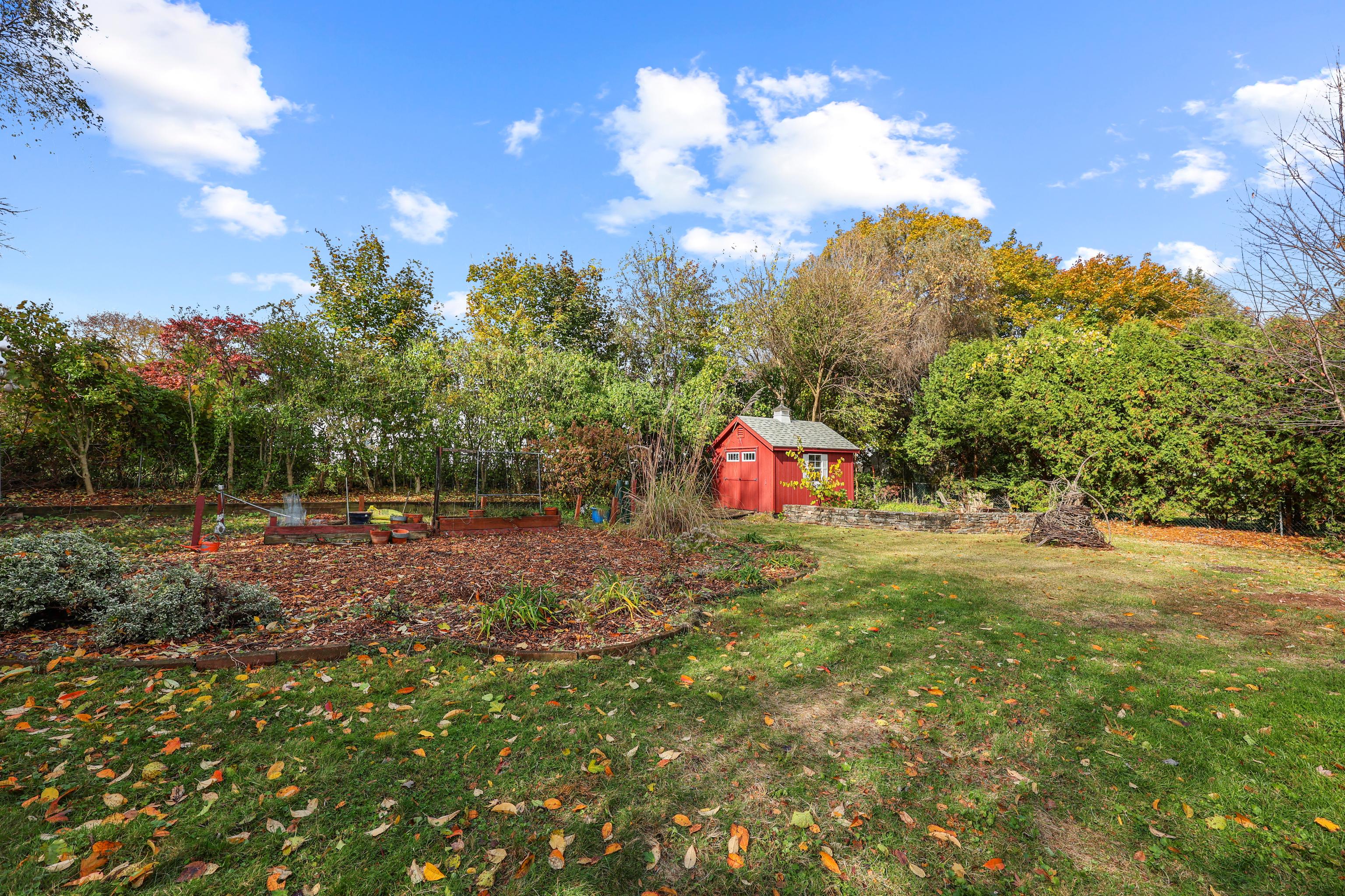 West Hartford, Connecticut, 06110, United States, 4 Bedrooms Bedrooms, ,2 BathroomsBathrooms,Residential,For Sale,1990757