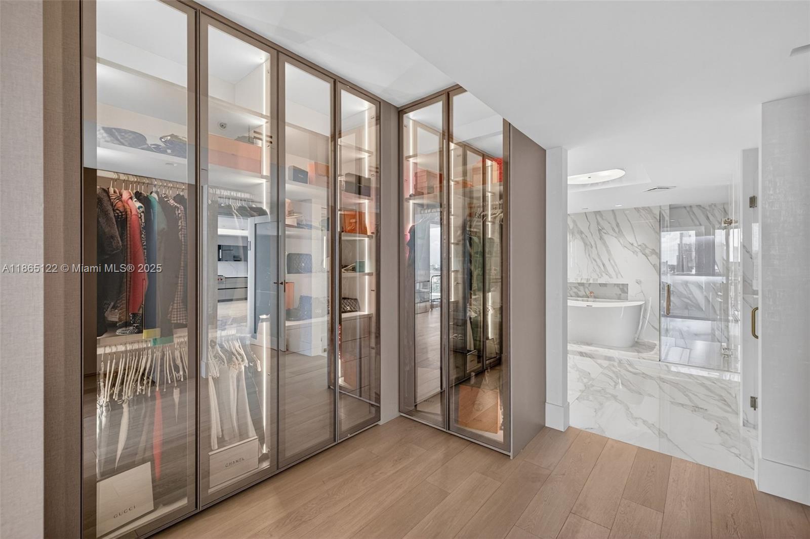 Aventura, Florida, 33160, United States, 3 Bedrooms Bedrooms, ,4 BathroomsBathrooms,Residential,For Sale,1942054