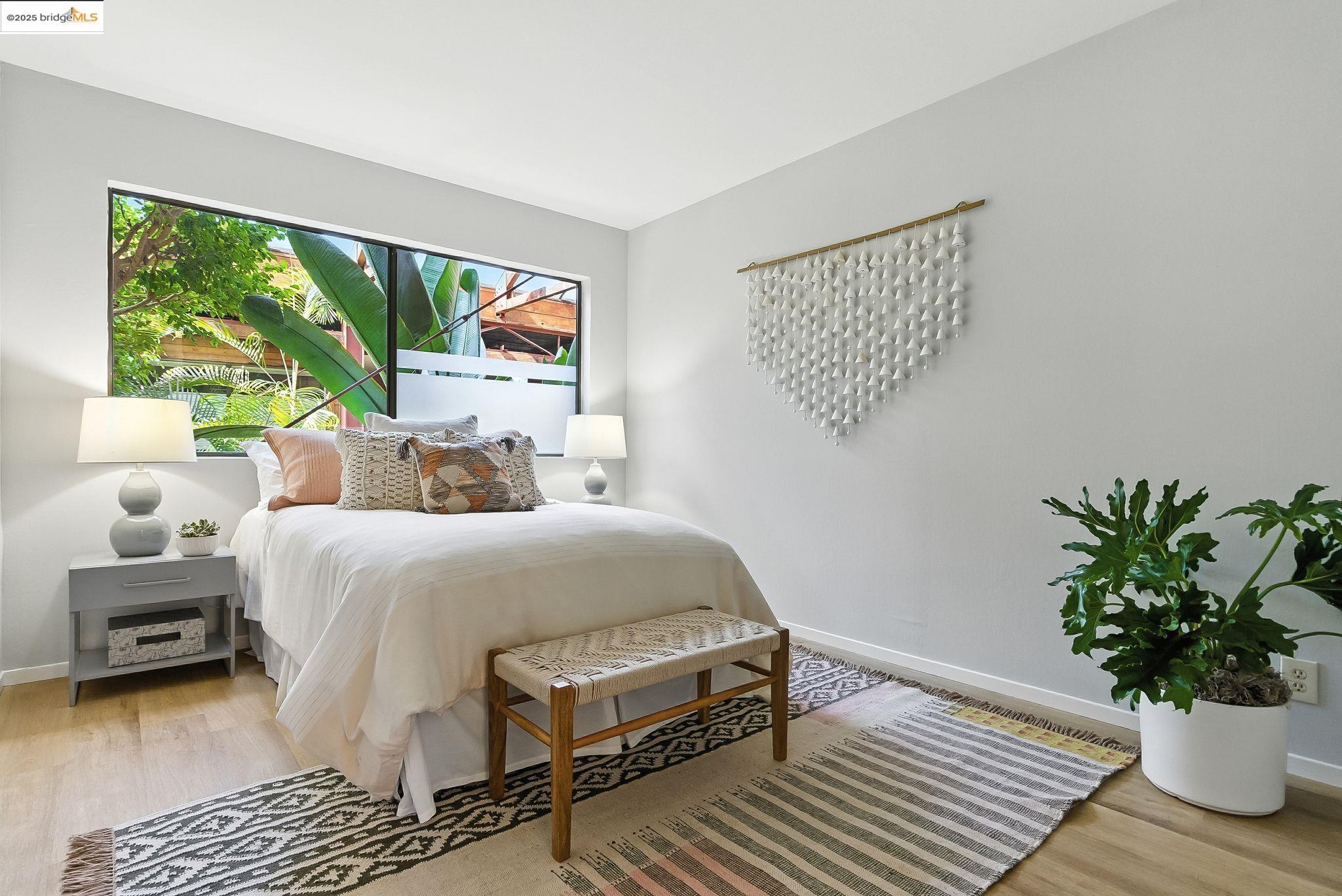 Oakland, California, 94618, United States, 2 Bedrooms Bedrooms, ,1 BathroomBathrooms,Residential,For Sale,1925064