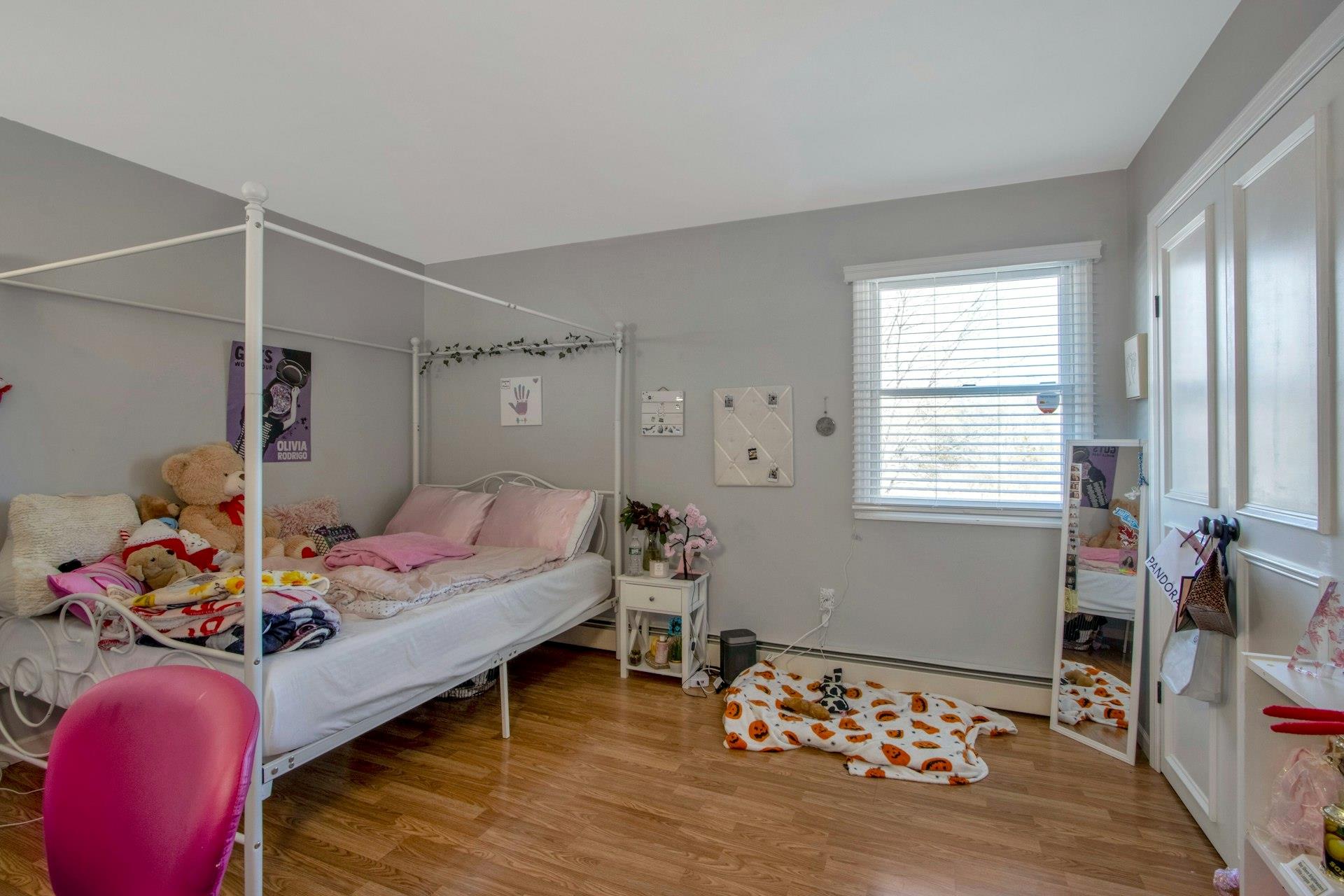 Washingtonville, New York, 10992, United States, 4 Bedrooms Bedrooms, ,2 BathroomsBathrooms,Residential,For Sale,1888612