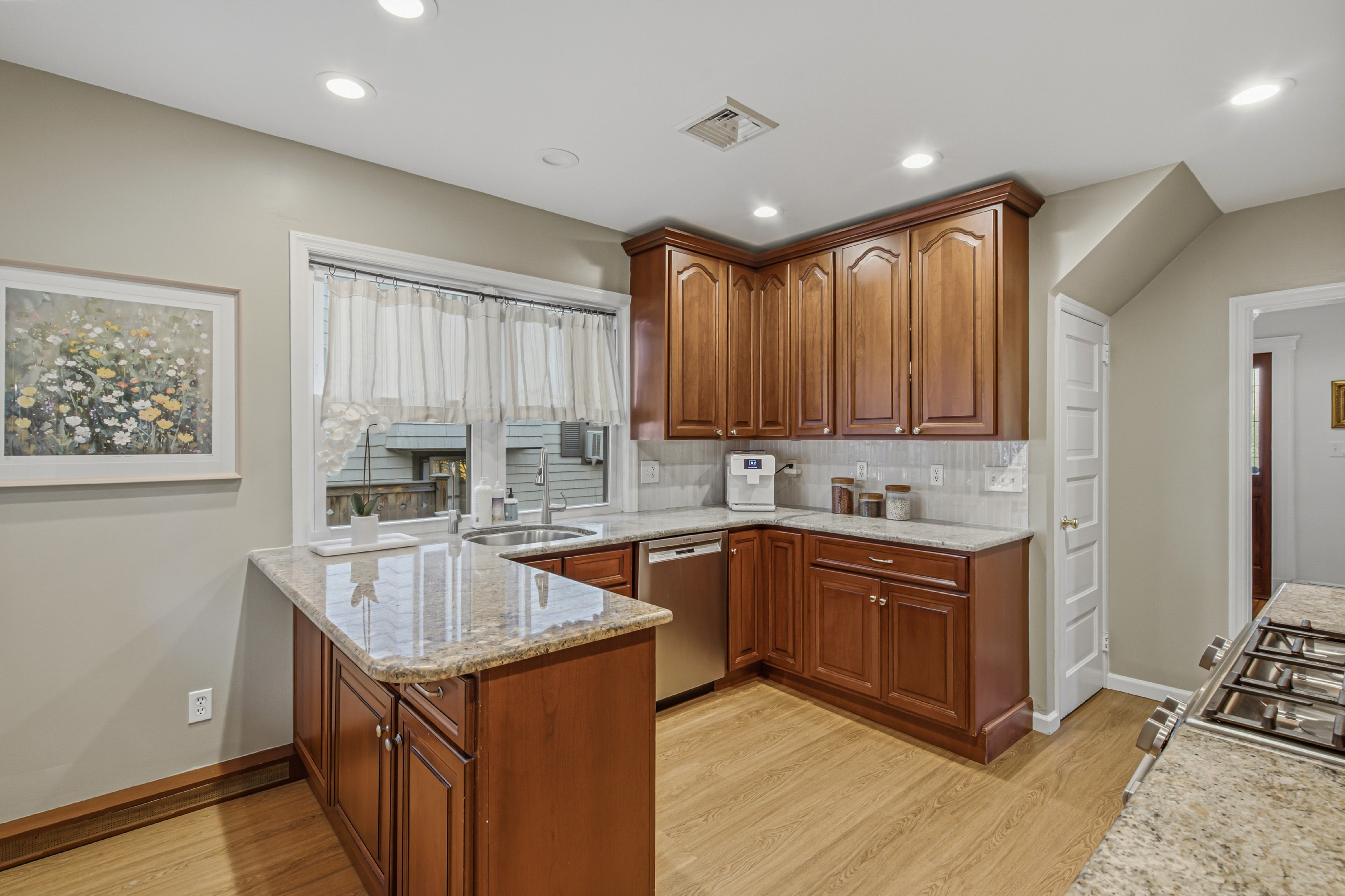  92 Webster Avenue, Port Washington, NY 11050 - 物件實景