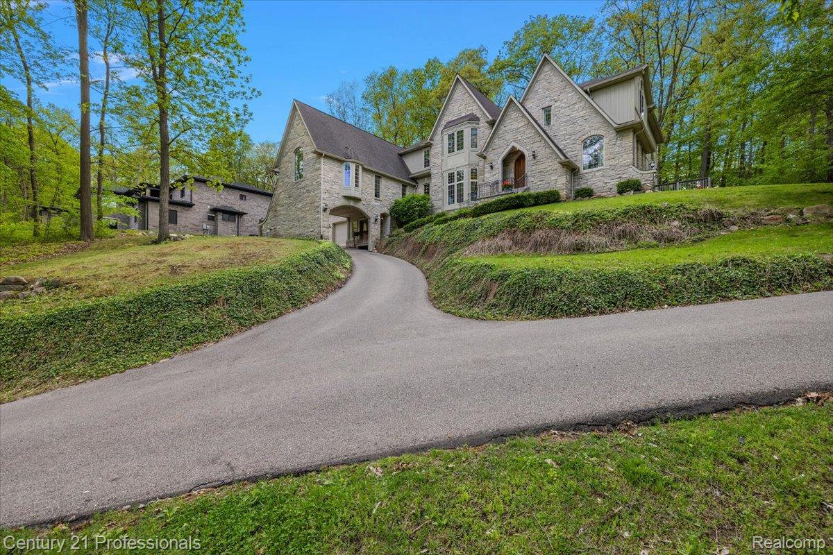 Clarkston, Michigan, 48346, United States, 4 Bedrooms Bedrooms, ,7 BathroomsBathrooms,Residential,For Sale,2048841