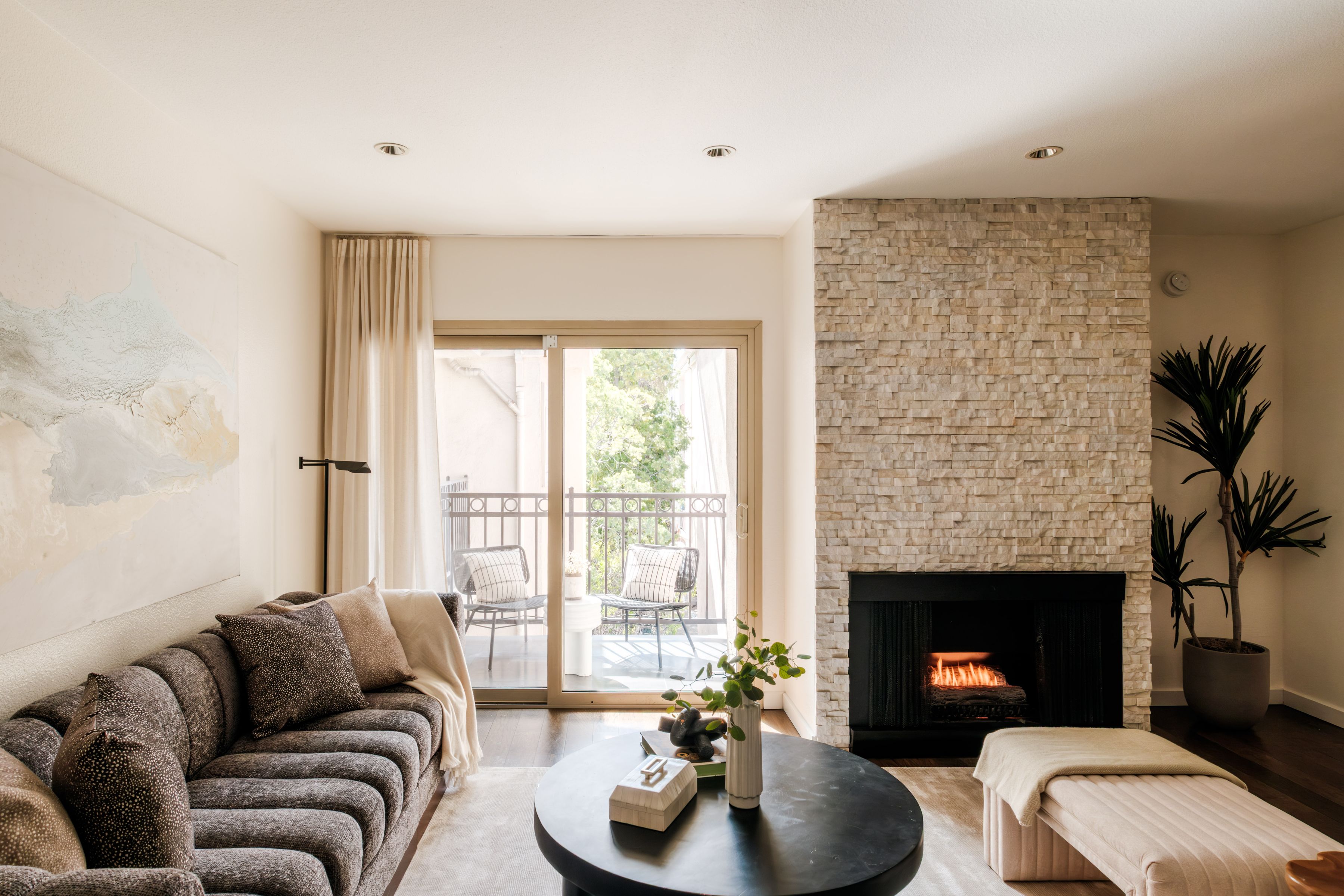  141 South Clark Drive, #404 - 物件實景