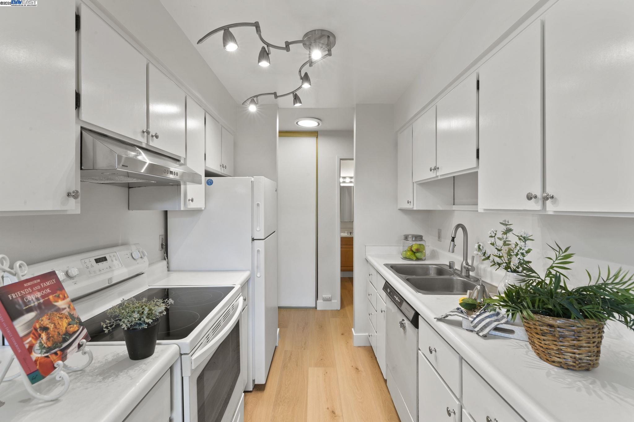 Fremont, California, 94536, United States, 3 Bedrooms Bedrooms, ,2 BathroomsBathrooms,Residential,For Sale,2002077