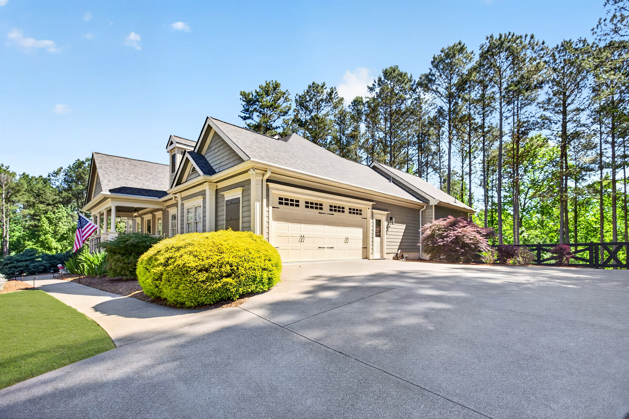  Located in the Highly Sought-After Governors Preserve Community - 物件實景